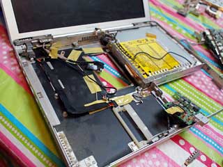 Disassembled 12-inch PowerBook G4